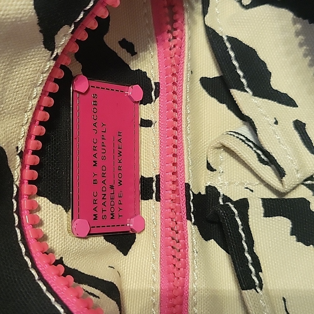 Marc by Marc Jacobs Standard Supply Model# 1030.61 Type SMALL TOTE - Picture 5 of 8
